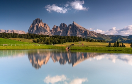 午后的街角咖啡馆